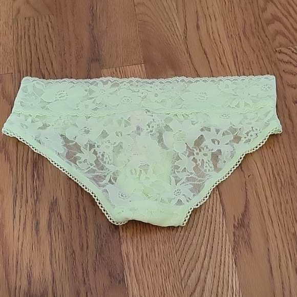 NWT Two Pairs Lace Victoria's Secret Hiphugger Panties Size Small - Picture 3 of 9